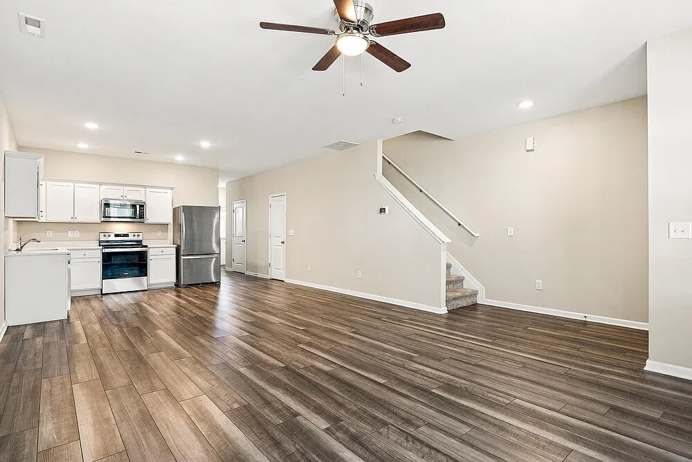3 bed, 2.5 bath, 1590 sqft, $1,685 — Photo 4