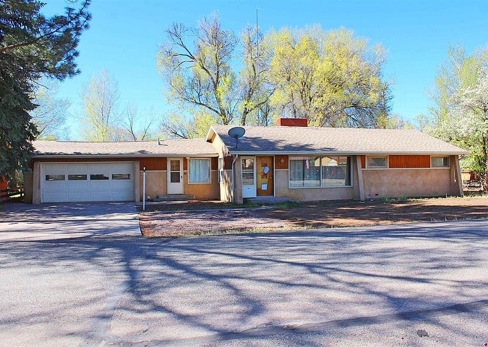 1st image of 220 Curtis Lane
