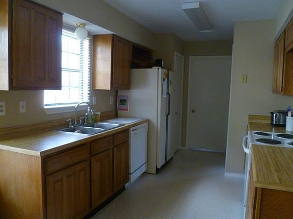3rd image of 4313 Ireland Dr