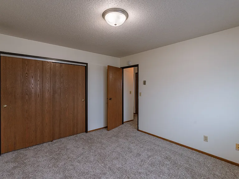 Fargo, ND West Oak Apartments | Bedroom