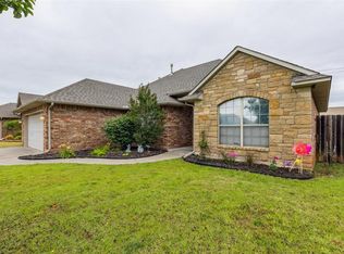 619 SW 28th St, Moore, OK 73160
