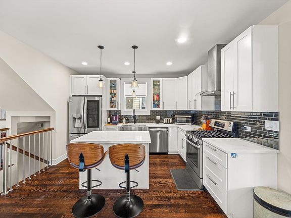 4th image of 2903 N 77th Ct
