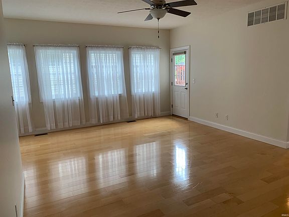 4th image of 2445 N Stonelake Cir