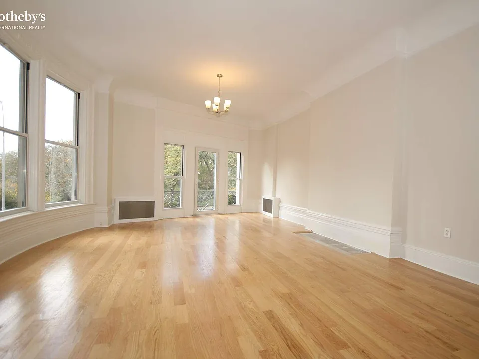 105 Riverside Dr #2F
