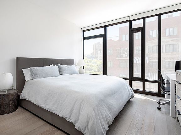 5th image of 429 Kent Ave #712