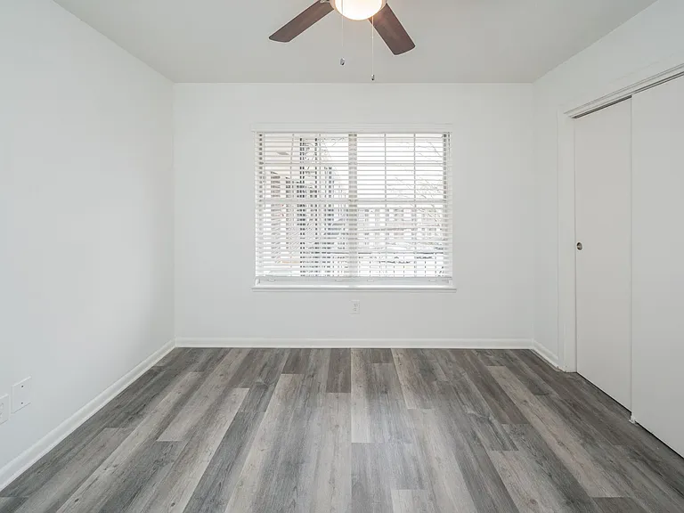 Cliff Terrace — Photo 19