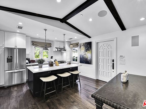 2nd image of 1203 Park Way
