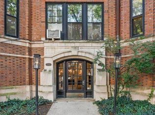 2915 N Pine Grove Ave, Chicago, IL 60657