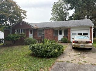 44 Valente Dr, Cranston, RI 02920