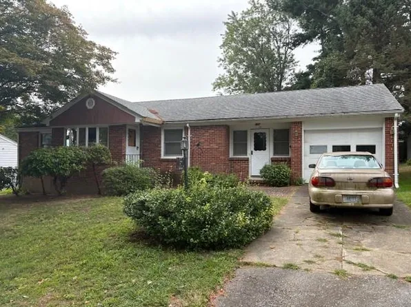 44 Valente Dr, Cranston, RI 02920