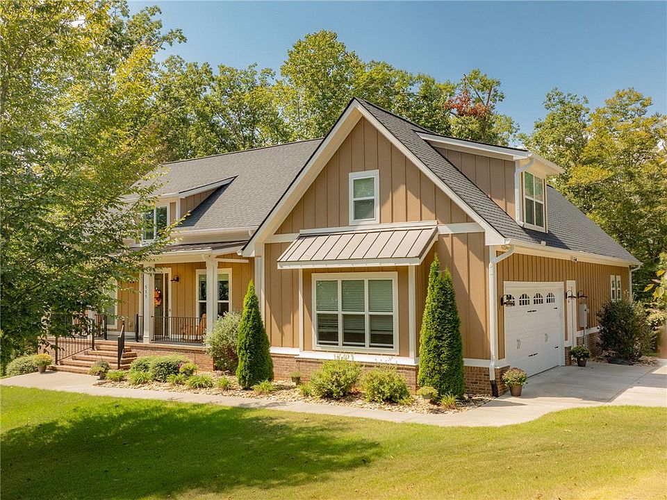 1st image of 555 Riverstead Dr