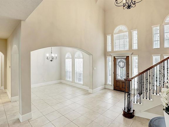 2nd image of 10011 Clubhouse Cir