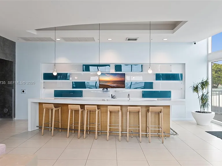 1900 N Bayshore Dr #715 — Photo 39
