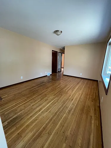 33 Greenway Ave N Photo 1