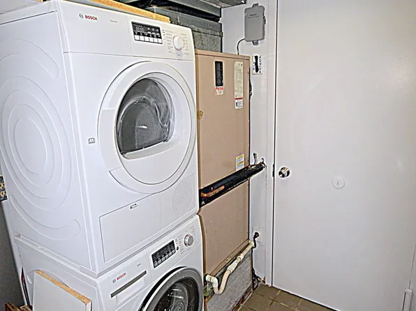 346 East 51st Street image 13 of 20