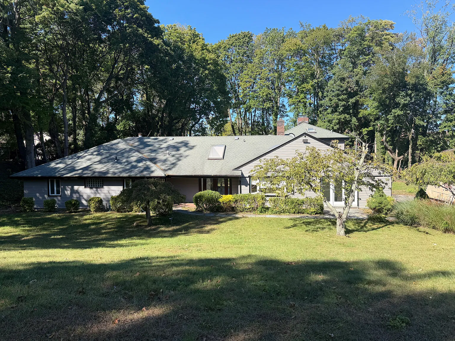 6 bed, 4.5 bath, 3929 sqft, $15,000 — Photo 1