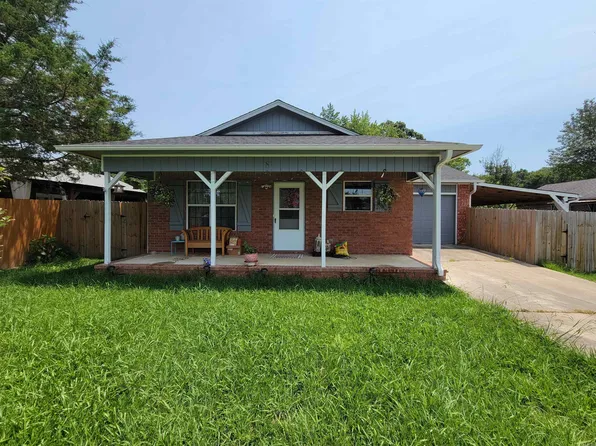 8 Cagle St, Clarksville, AR 72830
