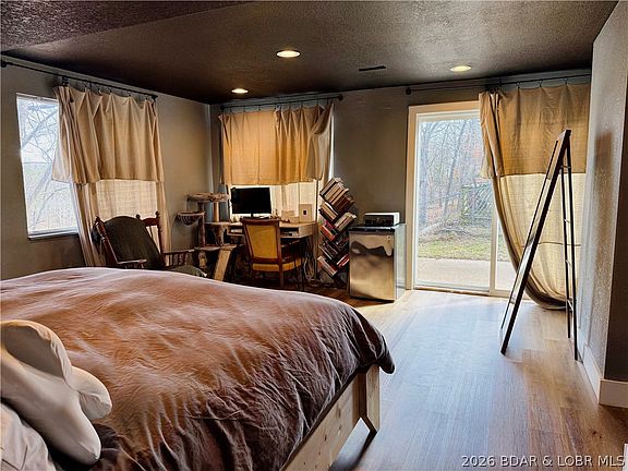 3rd image of 876 Malibu Rd