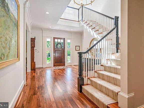 5th image of 9820 Carmelita Dr