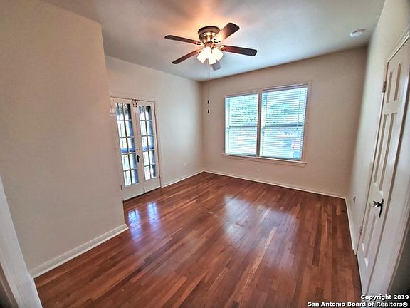 4th image of 254 Cloverleaf Ave APT 4