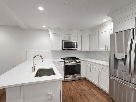 5th image of 19 Lamson St Floor 1