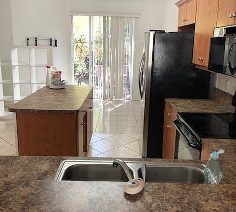 4th image of 1907 Hibiscus Ln #1907