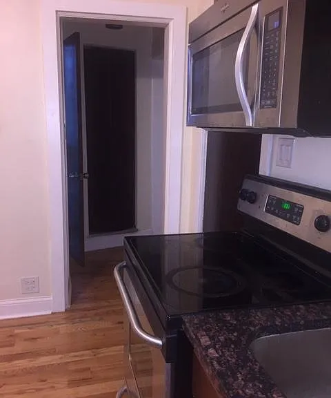2453 W Walton St #3F — Photo 1