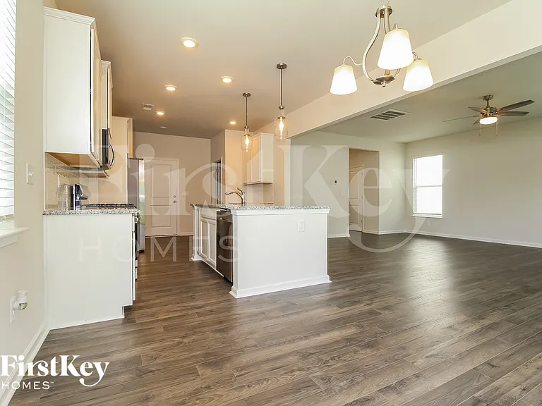 304 Ashborne Ln — Photo 4