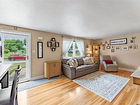 4th image of 105 Valleyvale Dr