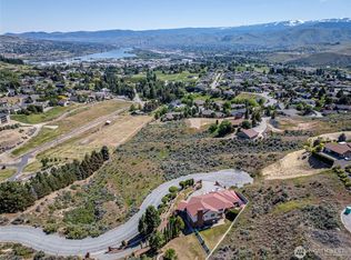 327 Mahogany Ln, Wenatchee, WA 98801