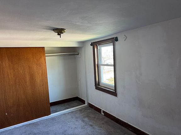 5th image of 2296 Valley Rd #1