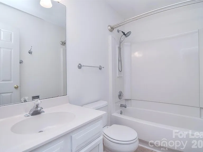 550 Carlisle Dr — Photo 6
