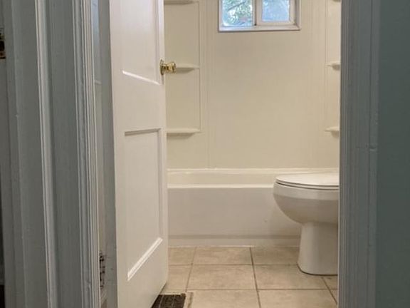 2nd image of 1544-46 W 45th St #1546