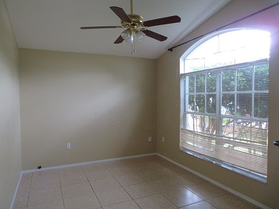 5th image of 2326 Northern Leaf St