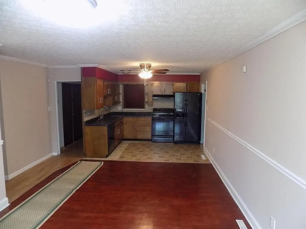 4 bed, 1792 sqft, $1,950 — Photo 4