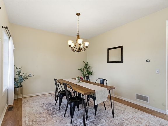 3rd image of 3595 Chili Ave