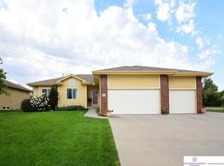 1801 Atlas Dr, Papillion, NE 68133