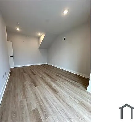 429 E Upsal St #2 — Photo 8
