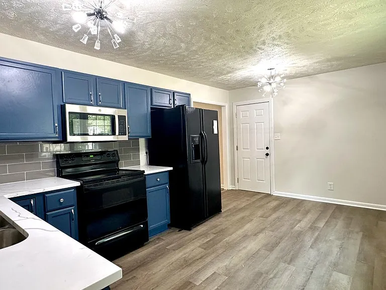 1609 Grandview Dr — Photo 8