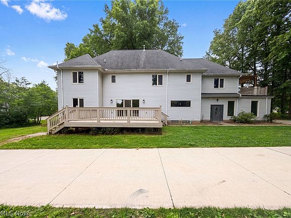 5th image of 37045 Chagrin Blvd