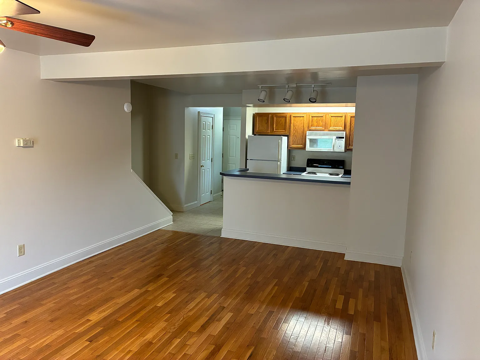 2 bed, 1.5 bath, 1000 sqft, $1,025 — Photo 1
