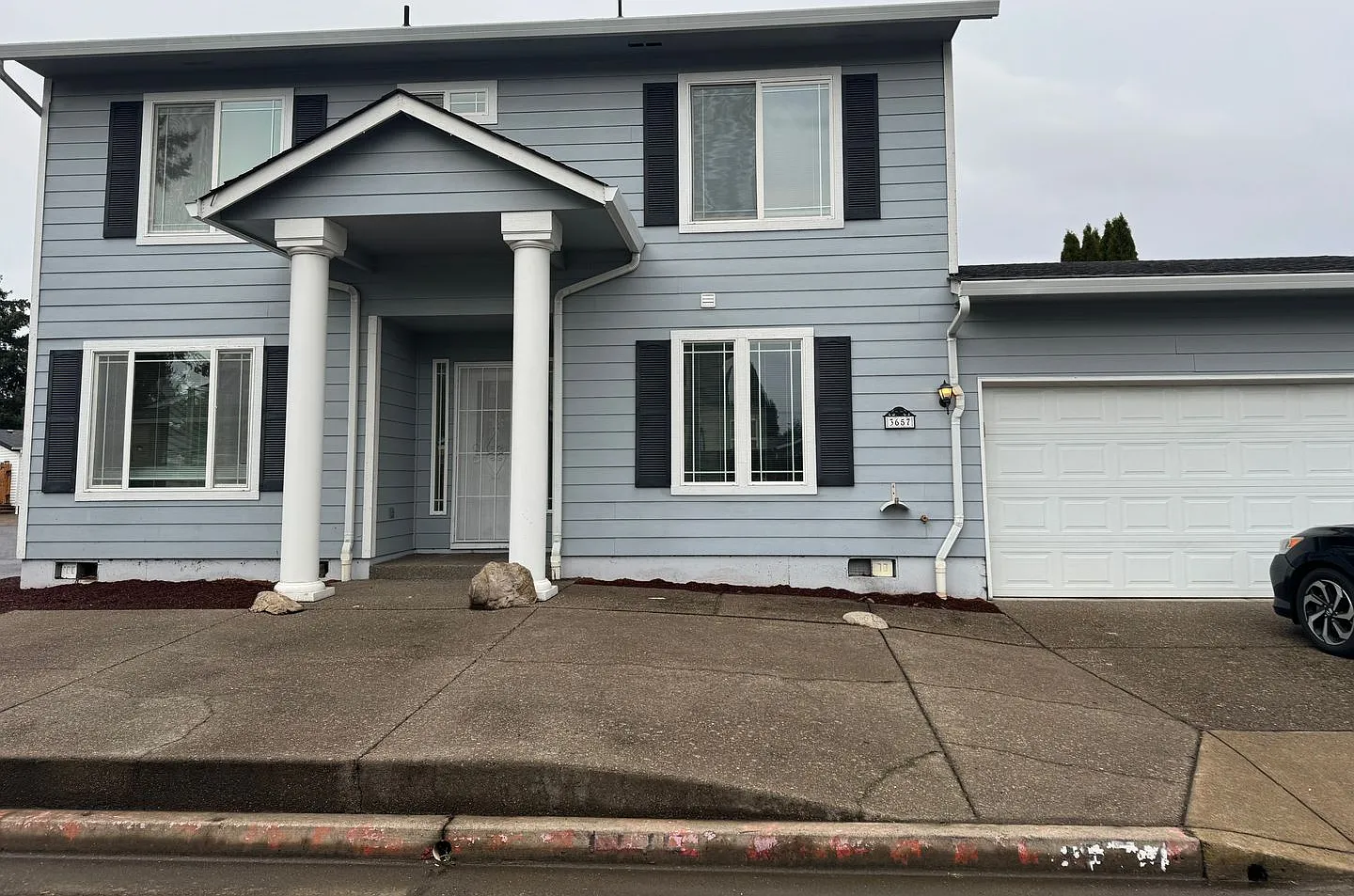 Stunning 3 Bedroom 2.5 Bathroom house in Eugene! — Photo 1