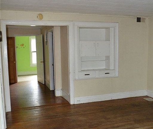 4th image of 22 Bickford St