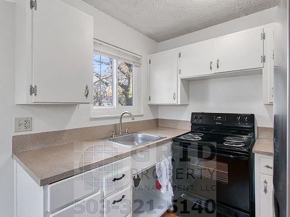 2nd image of 1800 SE Stark St #106