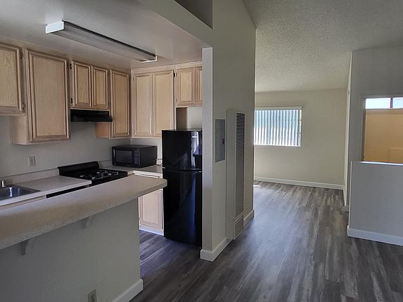 4th image of 1160 Newport Ave Unit 202