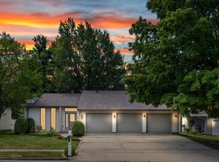 16 Independence Sq, Bloomington, IL 61704