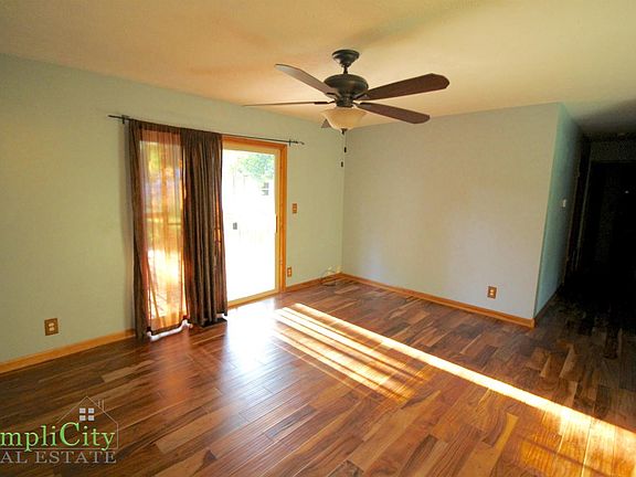 3rd image of 435 Douglas Dr