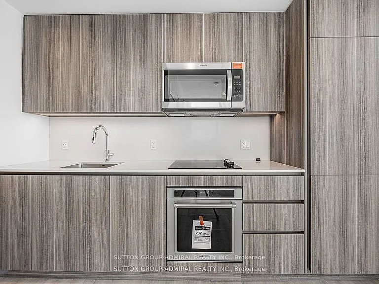 15 Richardson St #1017 — Photo 9
