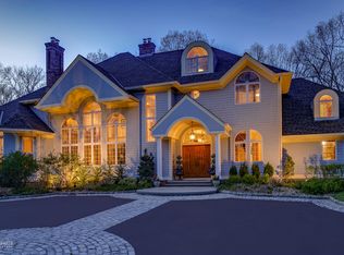 33 Picardy Ln, Syosset, NY 11791