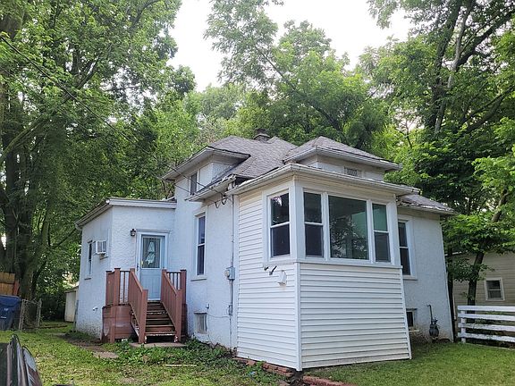 3rd image of 818 Siegfriedt Ave